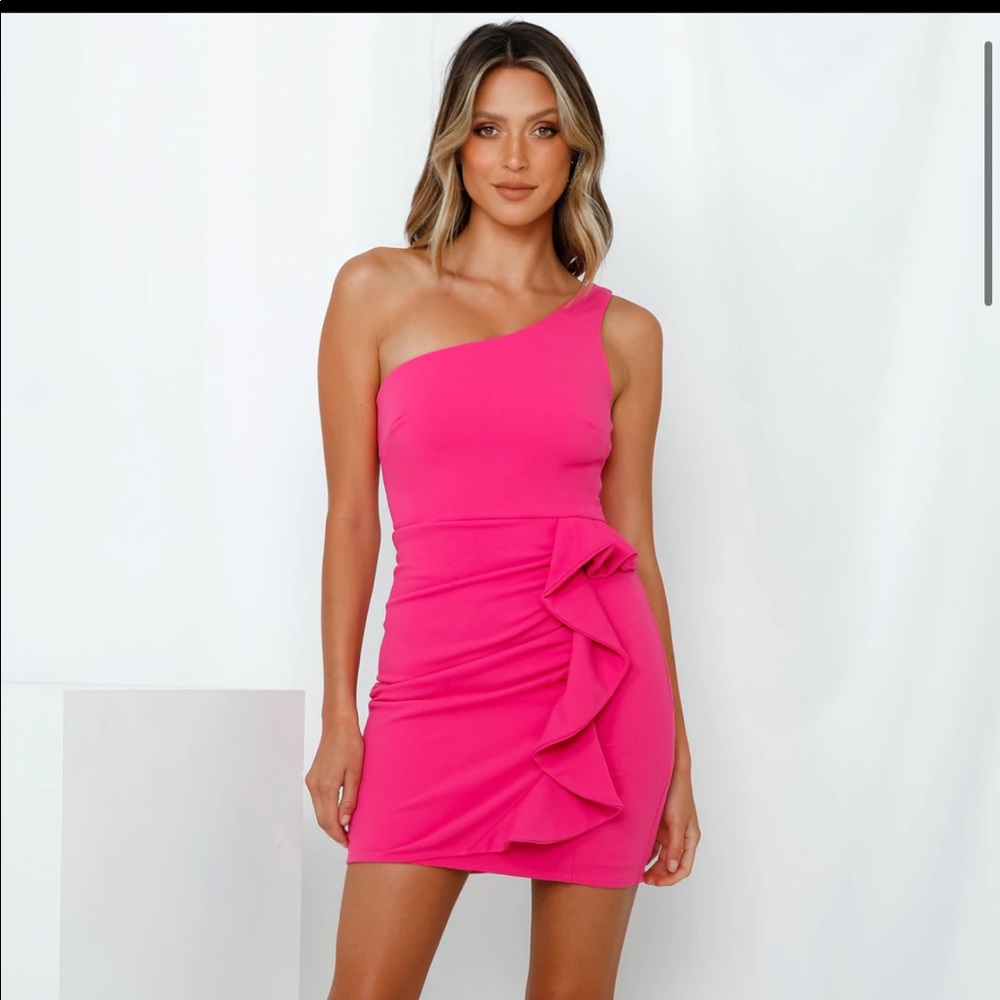 HELLO MOLLY NWT ONE SHOULDER MINI DRESS🙌